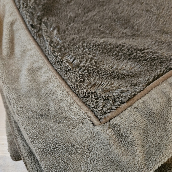 Restoration Hardware Choco Brown Luxe Faux Fur Throw Blanket Thick Warm Comfy - Picture 4 of 6